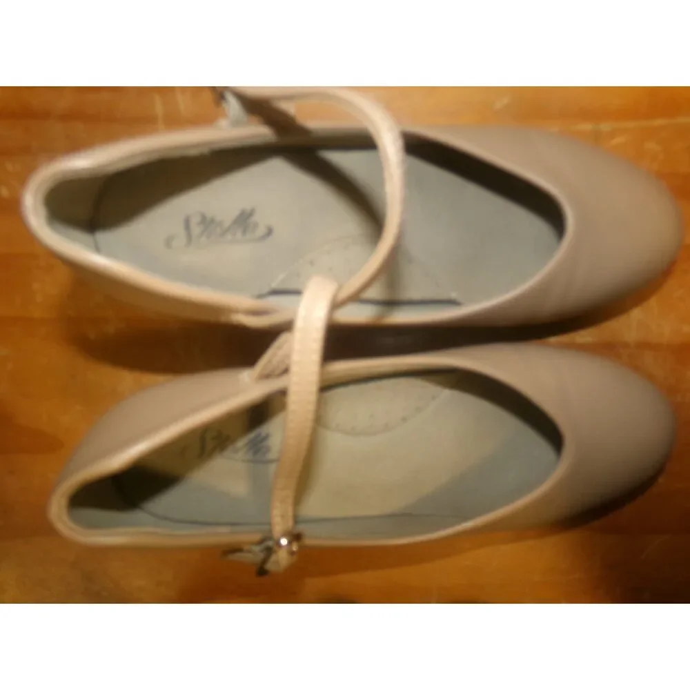Pre-Owned Dance Jazz Shoes Stelle Child 4M Leather Single Strap Closed Toe